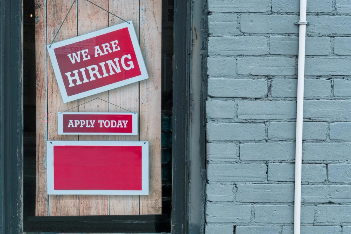 U.S. Job Market Unexpectedly Contracted in July, Shifting Fed Rate Expectations